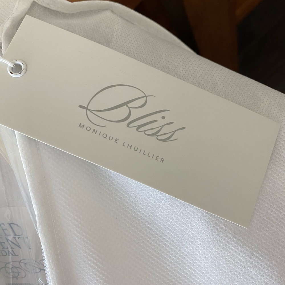 Monique Lhuiller Wedding Gown - Picture 2 of 10